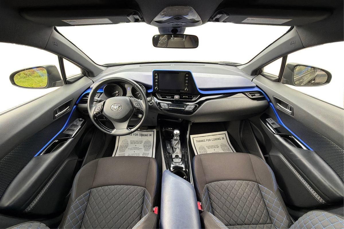 Used 2020 Toyota C-HR XLE FWD image 27