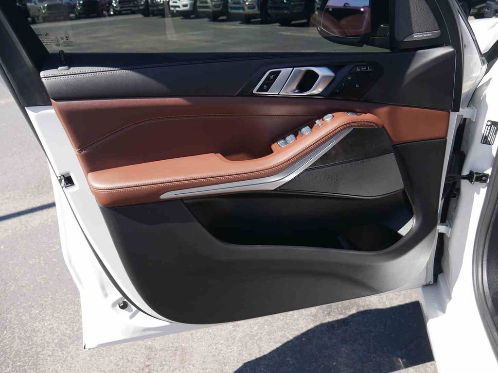 Used 2023 BMW X7 xDrive40i w/ Premium Package image 27