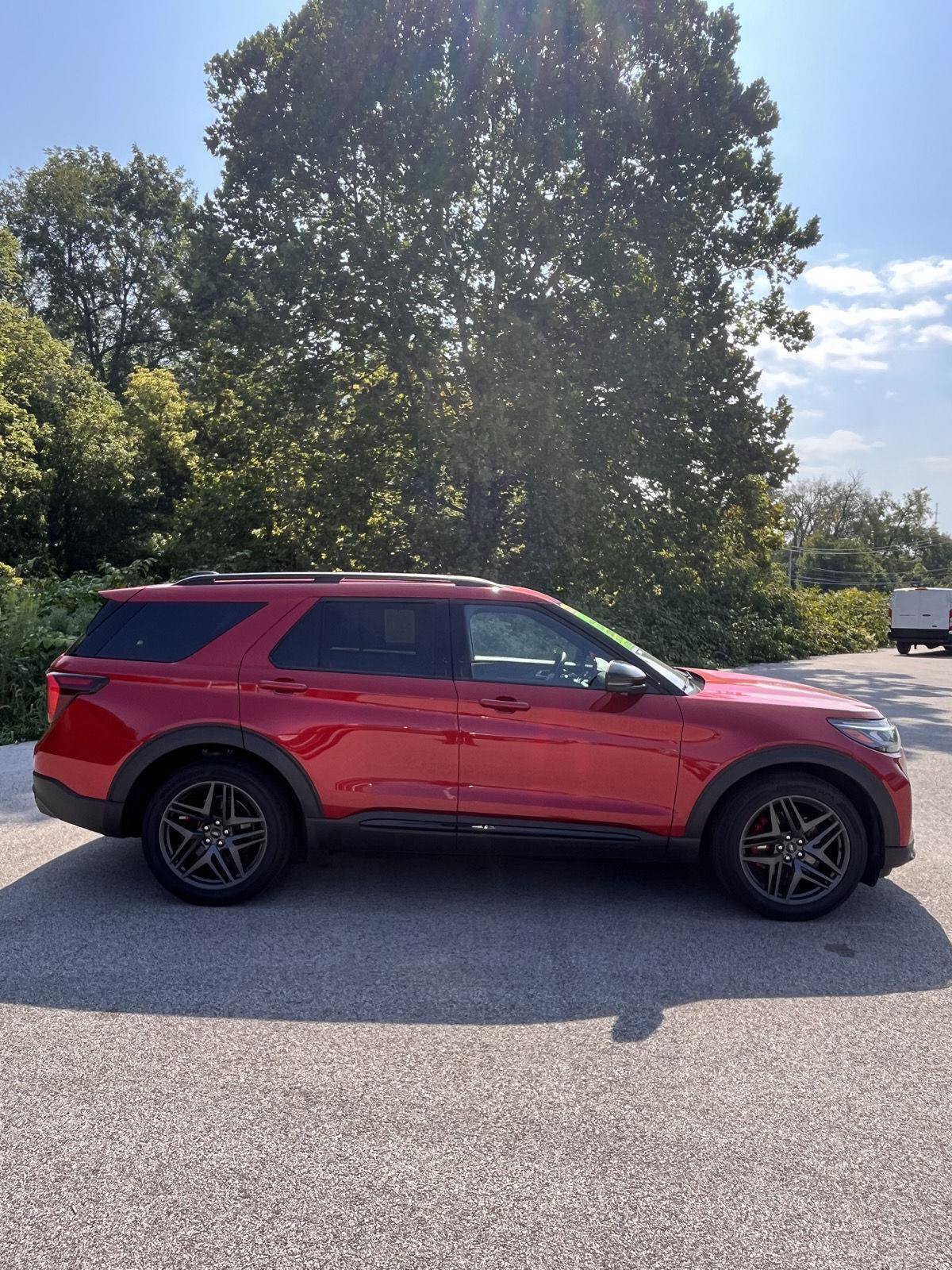 Used 2025 Ford Explorer ST AWD/4WD image 9