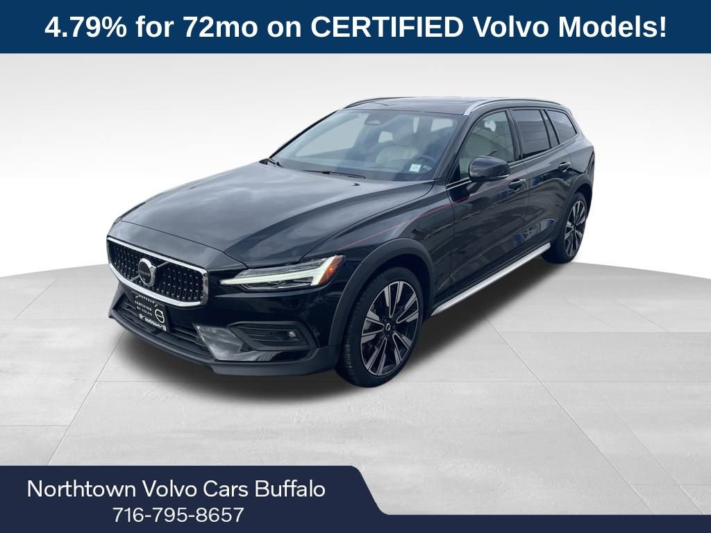 Certified 2025 Volvo V60 B5 Cross Country Ultra image 1