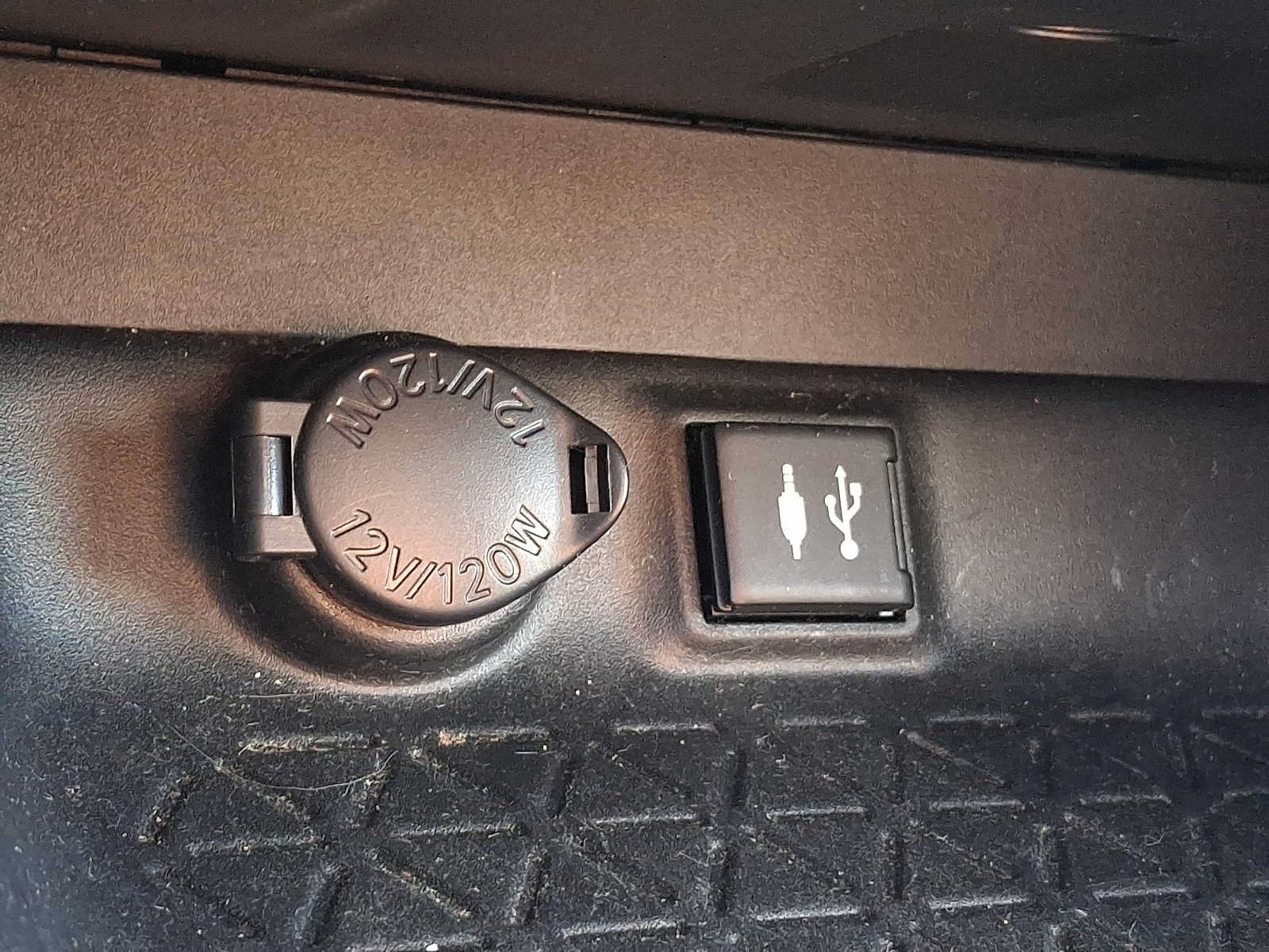 Used 2019 Toyota RAV4 XLE w/ All Weather Liner Package AWD/4WD image 21