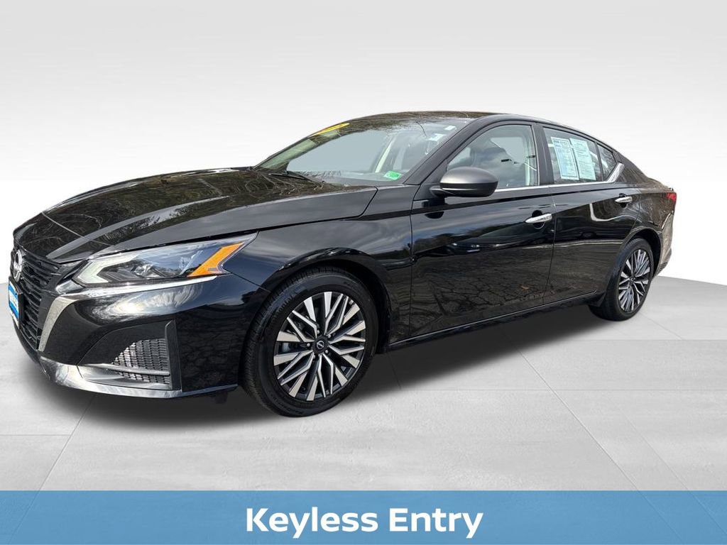 Used 2025 Nissan Altima 2.5 SV image 3