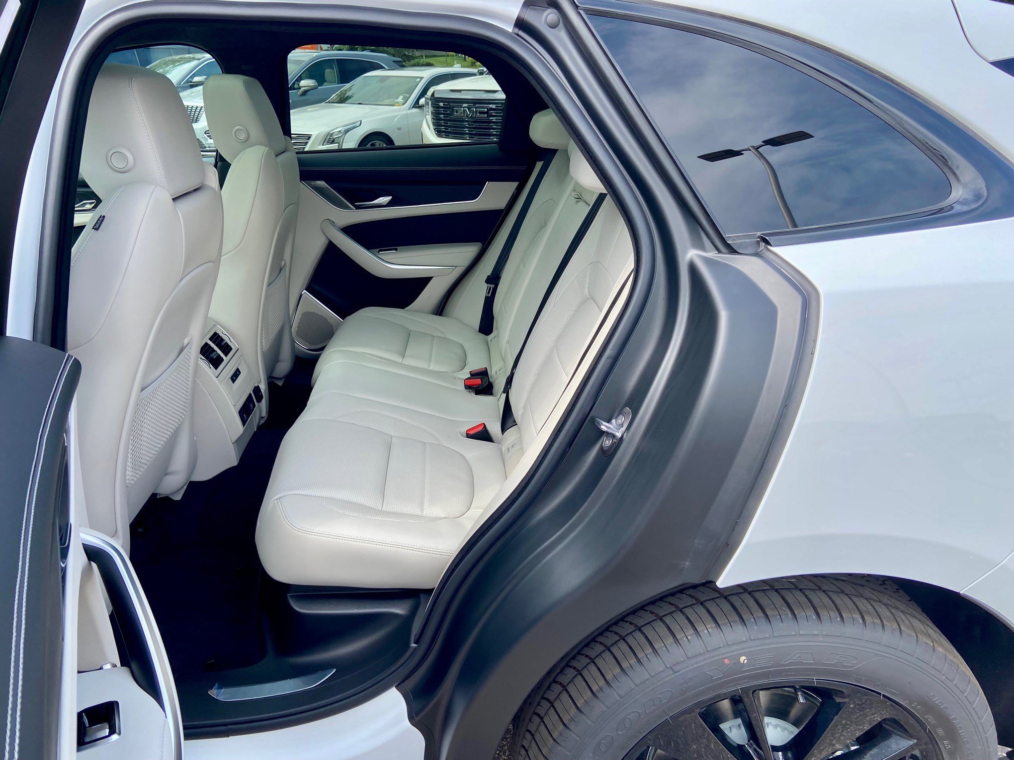 New 2026 Jaguar F-PACE R-Dynamic S image 5