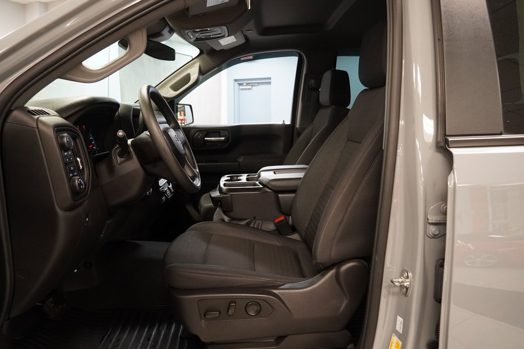 Used 2024 Chevrolet Silverado 1500 Custom Trail Boss w/ LPO, Dark Essentials Package image 5