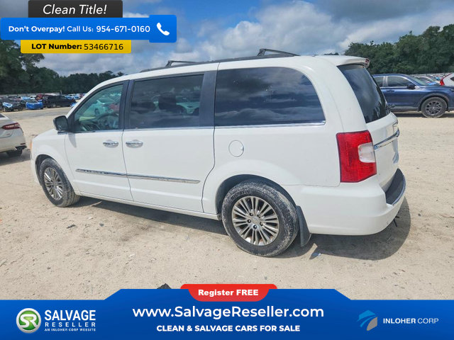 Used 2013 Chrysler Town & Country Touring-L w/ Driver Convenience Group FWD image 3
