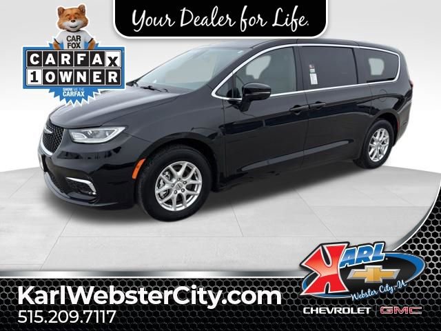 Used 2025 Chrysler Pacifica Select image 1