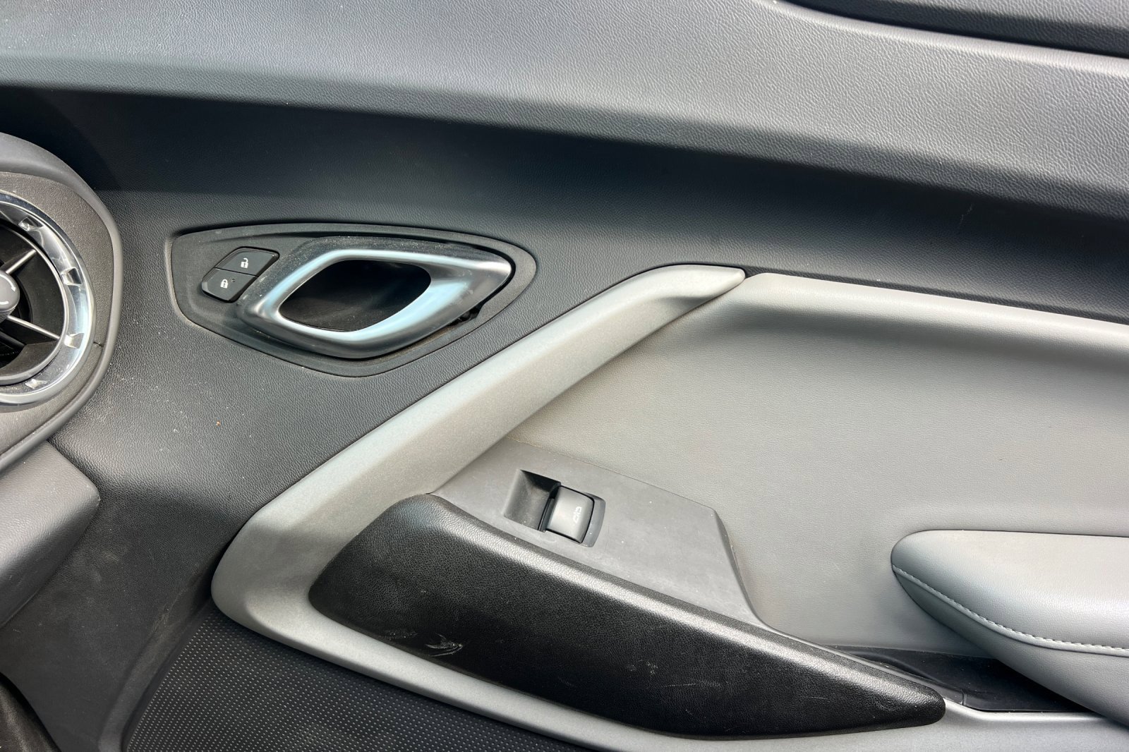 Used 2023 Chevrolet Camaro LT image 20