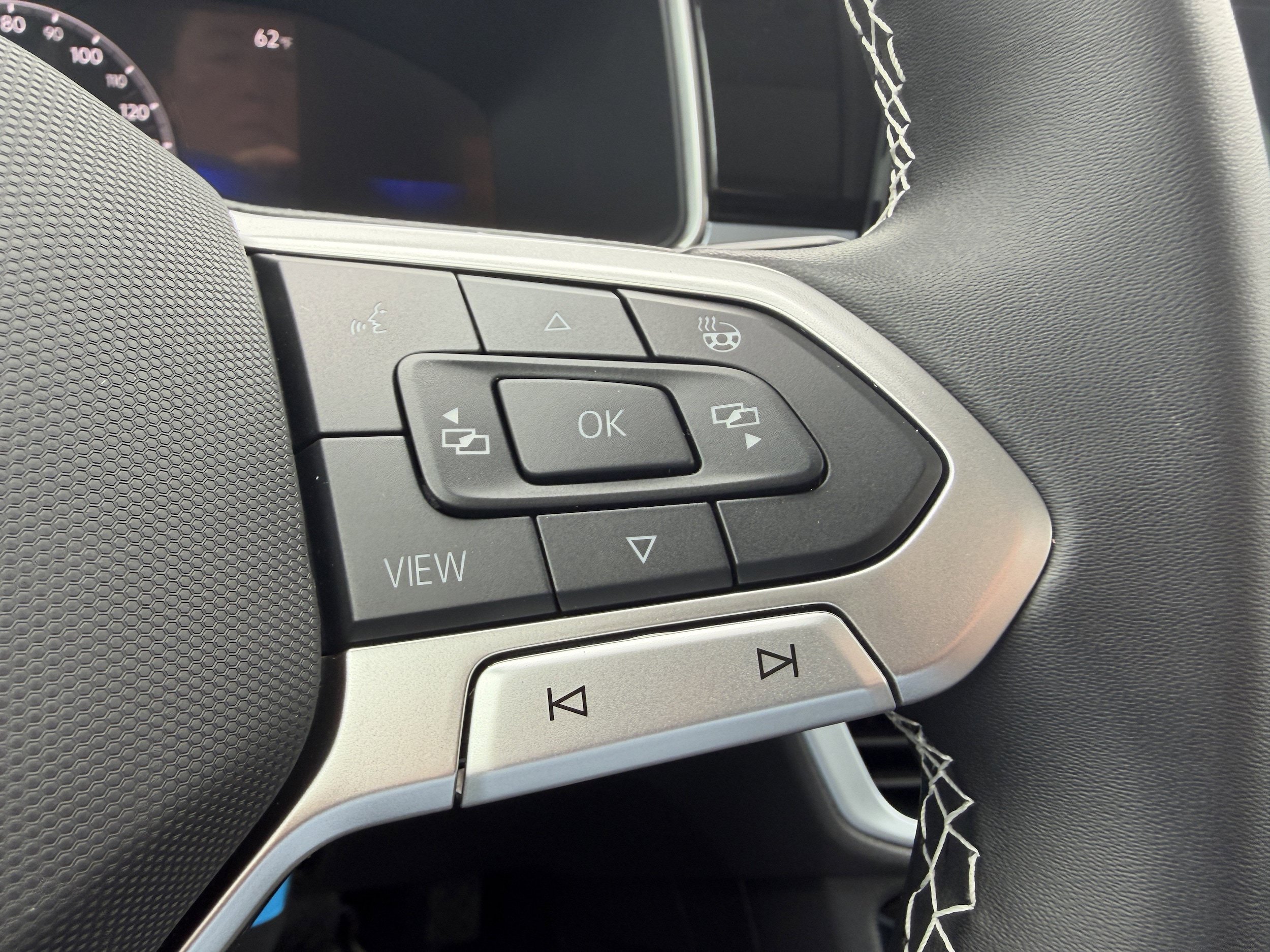 New 2026 Volkswagen Taos SE image 25