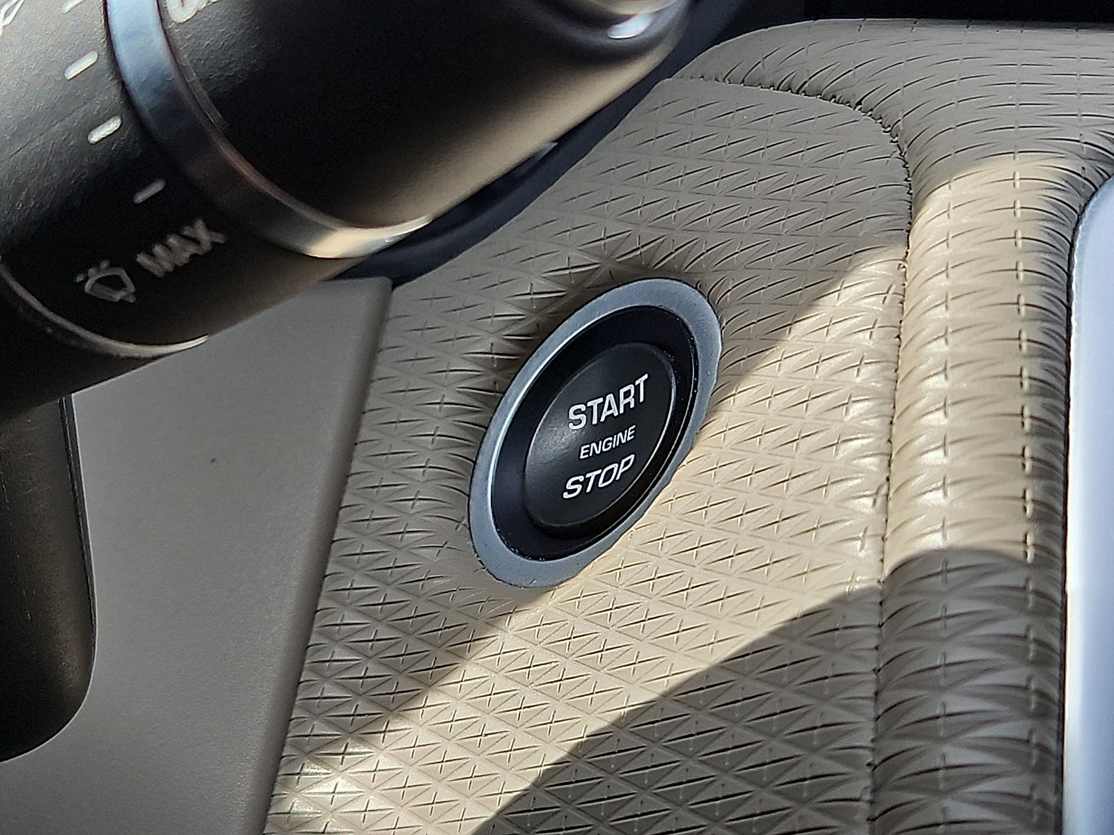 Used 2020 Land Rover Range Rover Velar R-Dynamic S image 24