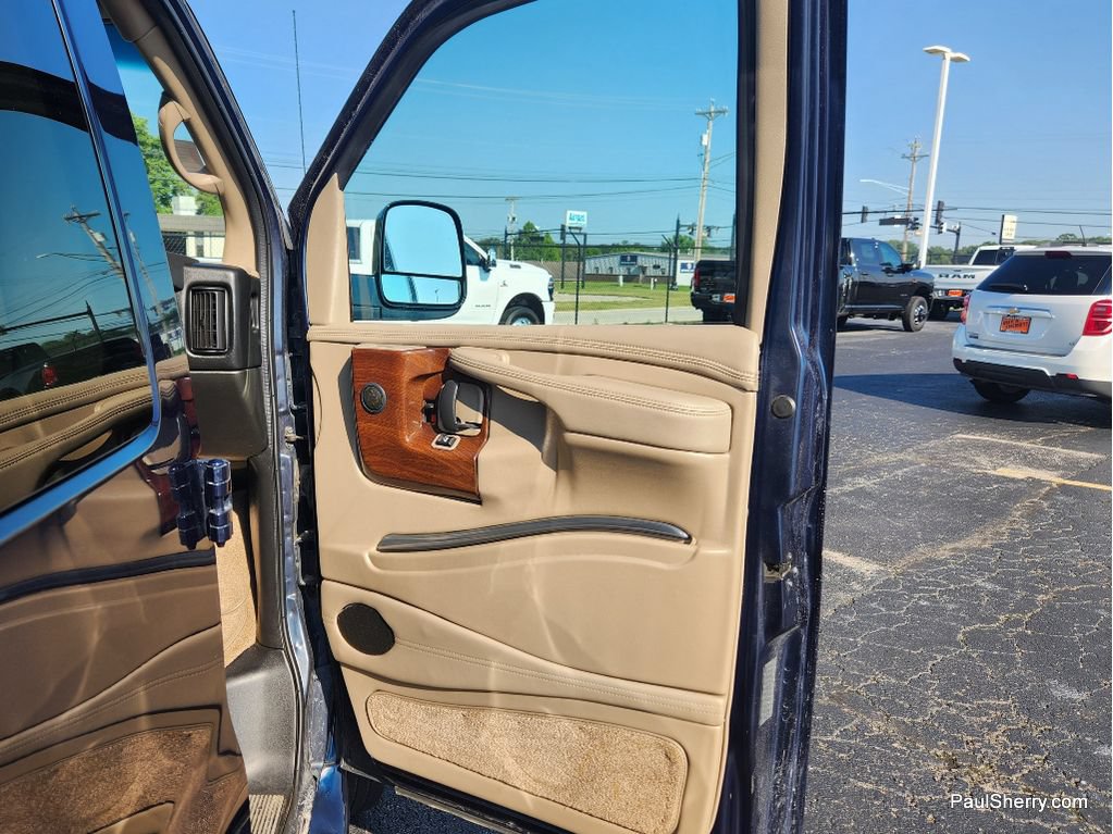Used 2015 Chevrolet Express 2500 RWD image 37