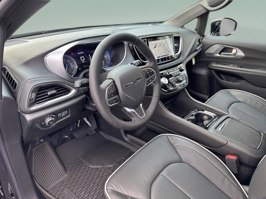 New 2026 Chrysler Pacifica Limited image 23
