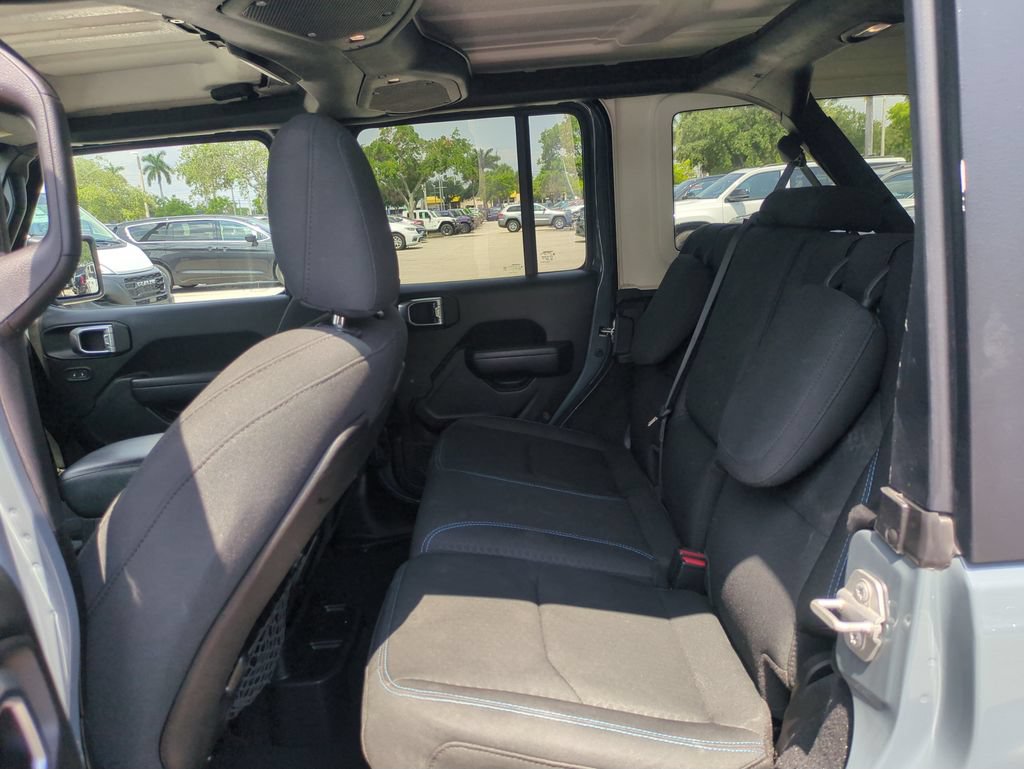Used 2024 Jeep Wrangler Unlimited Rubicon 4xe AWD/4WD image 15