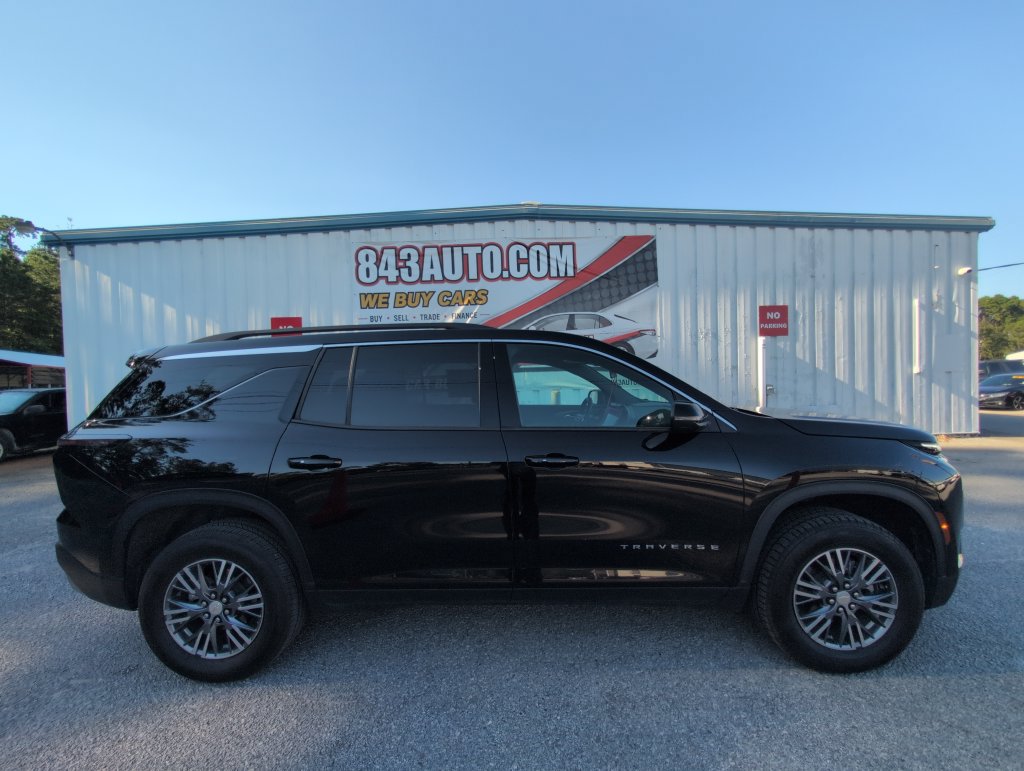 Used 2025 Chevrolet Traverse LT AWD/4WD image 9
