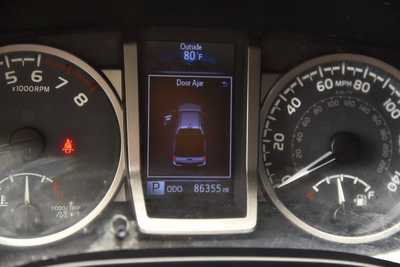 Used 2018 Toyota Tacoma SR5 AWD/4WD image 24
