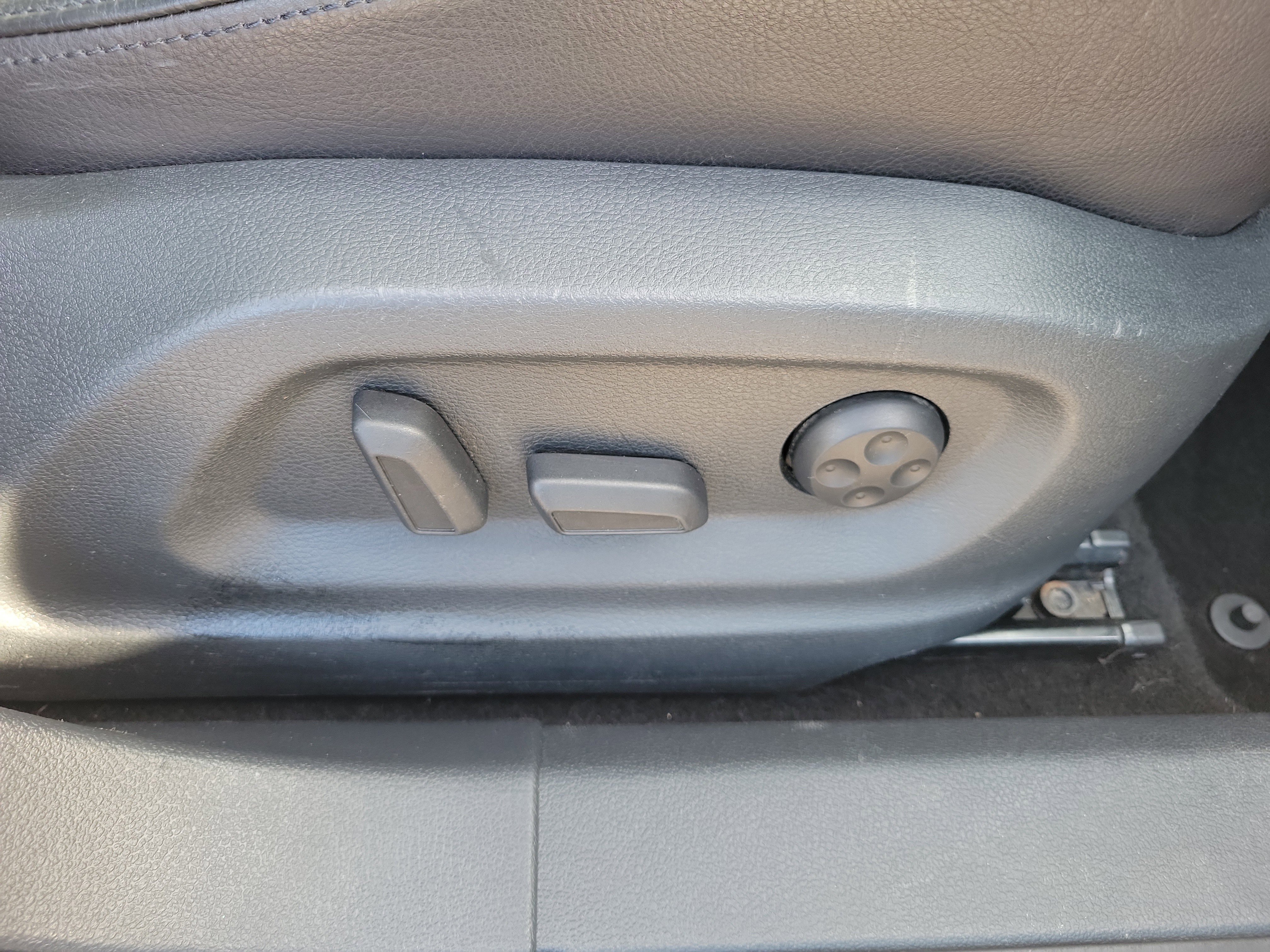 Used 2017 Volkswagen Tiguan SEL image 9
