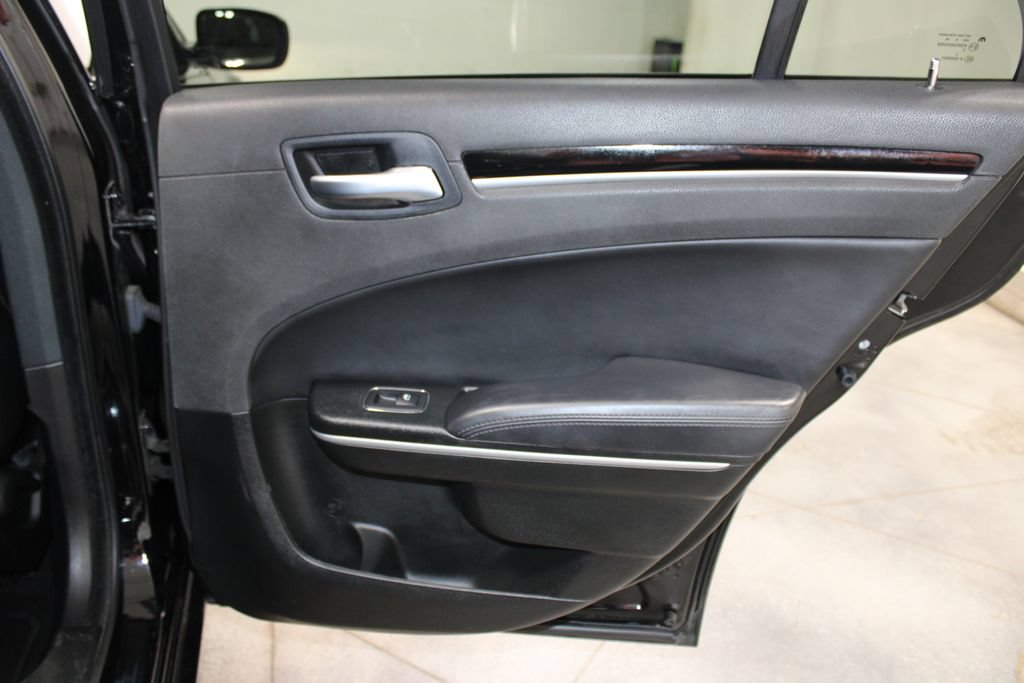 Used 2023 Chrysler 300 Touring AWD/4WD image 31