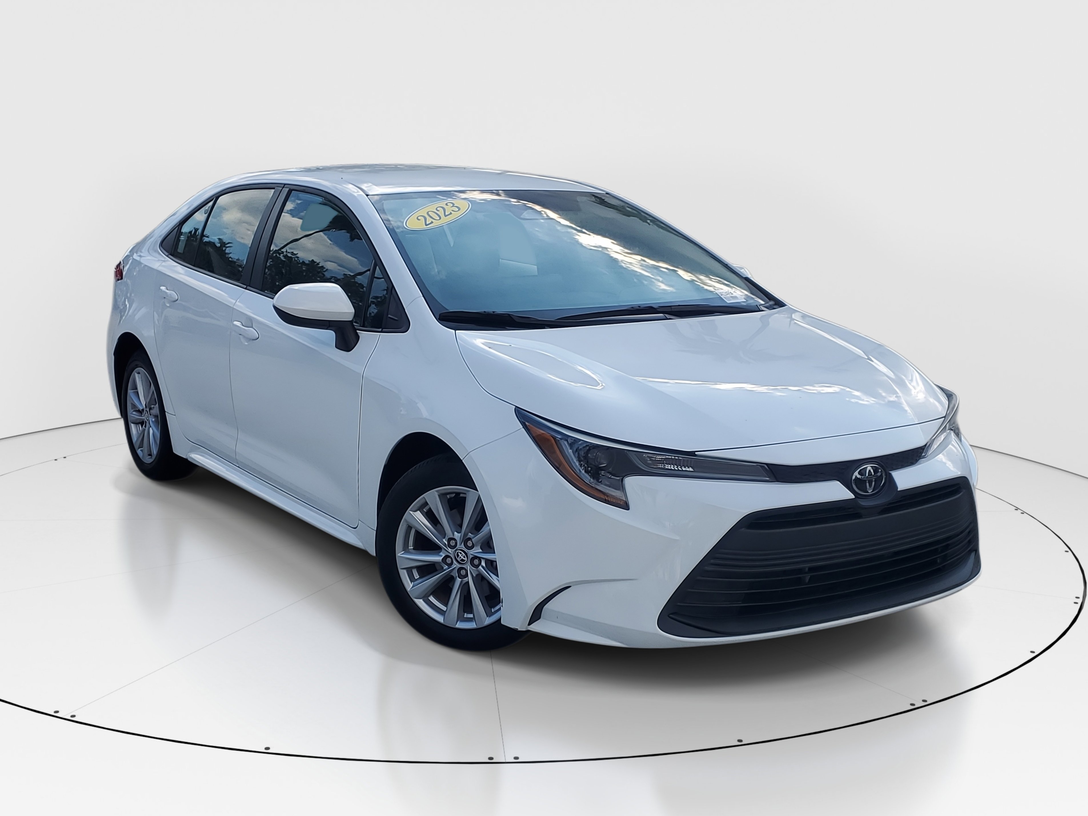 Certified 2023 Toyota Corolla LE image 2