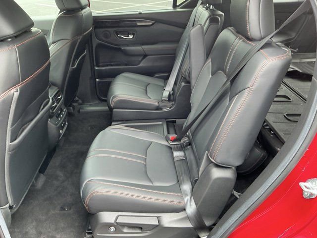 Used 2025 Honda Pilot TrailSport image 14