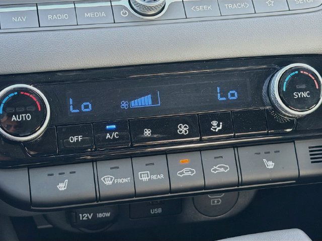 Certified 2025 Hyundai Elantra SEL FWD image 22