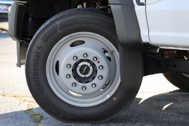 Used 2024 Ford F550 4x4 SuperCab Super Duty w/ Snow Plow Prep Package image 5