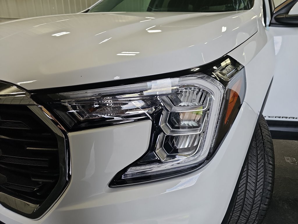 Used 2023 GMC Terrain SLE w/ Driver Convenience Package AWD/4WD image 30