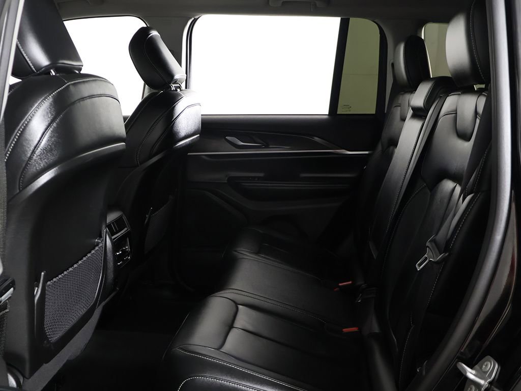 Used 2023 Jeep Grand Cherokee Limited AWD/4WD image 29