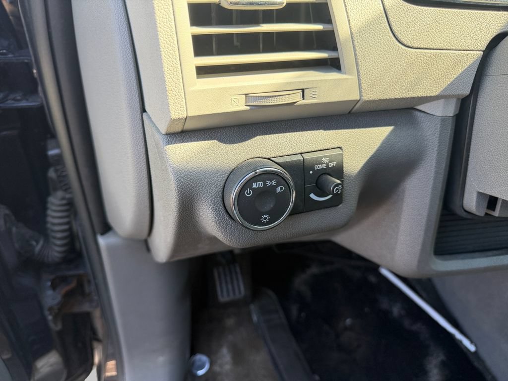 Used 2011 Chevrolet Traverse LS FWD image 19