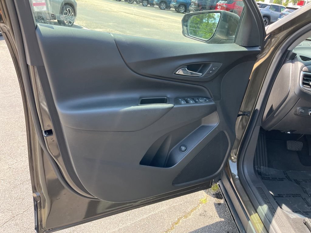 Used 2023 Chevrolet Equinox LT FWD image 12