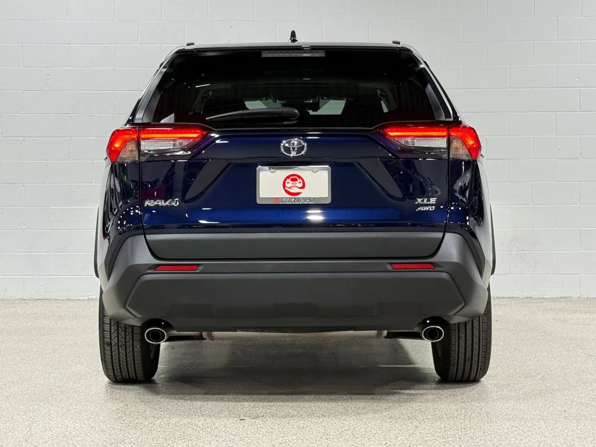 Used 2022 Toyota RAV4 XLE w/ Convenience Package image 7
