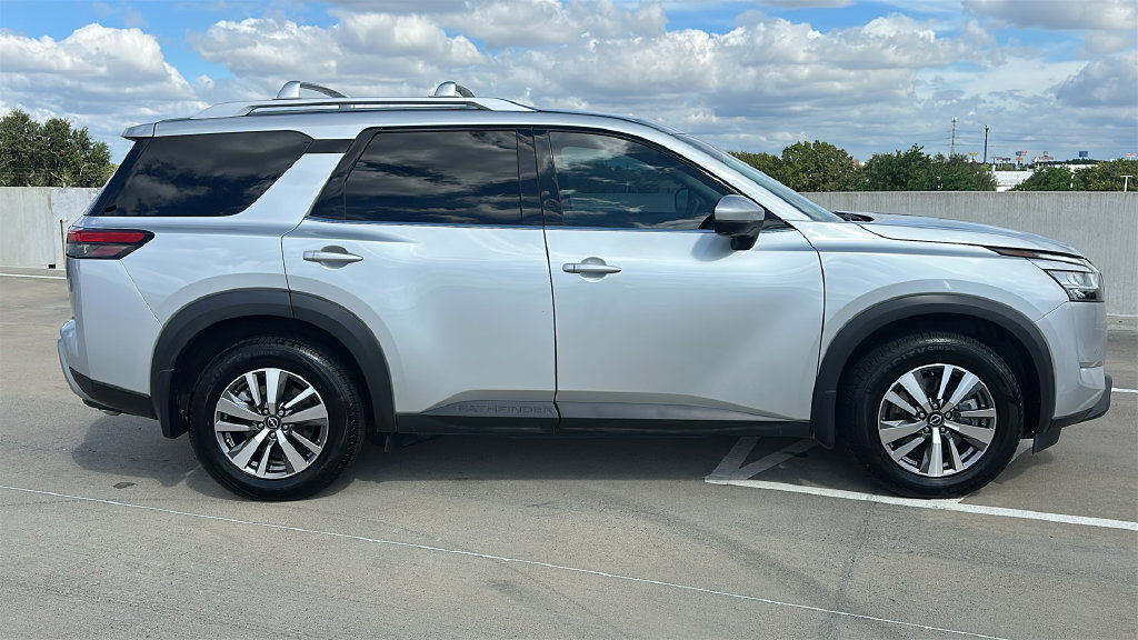 Used 2023 Nissan Pathfinder SL w/ Lighting Package (N92) AWD/4WD image 13