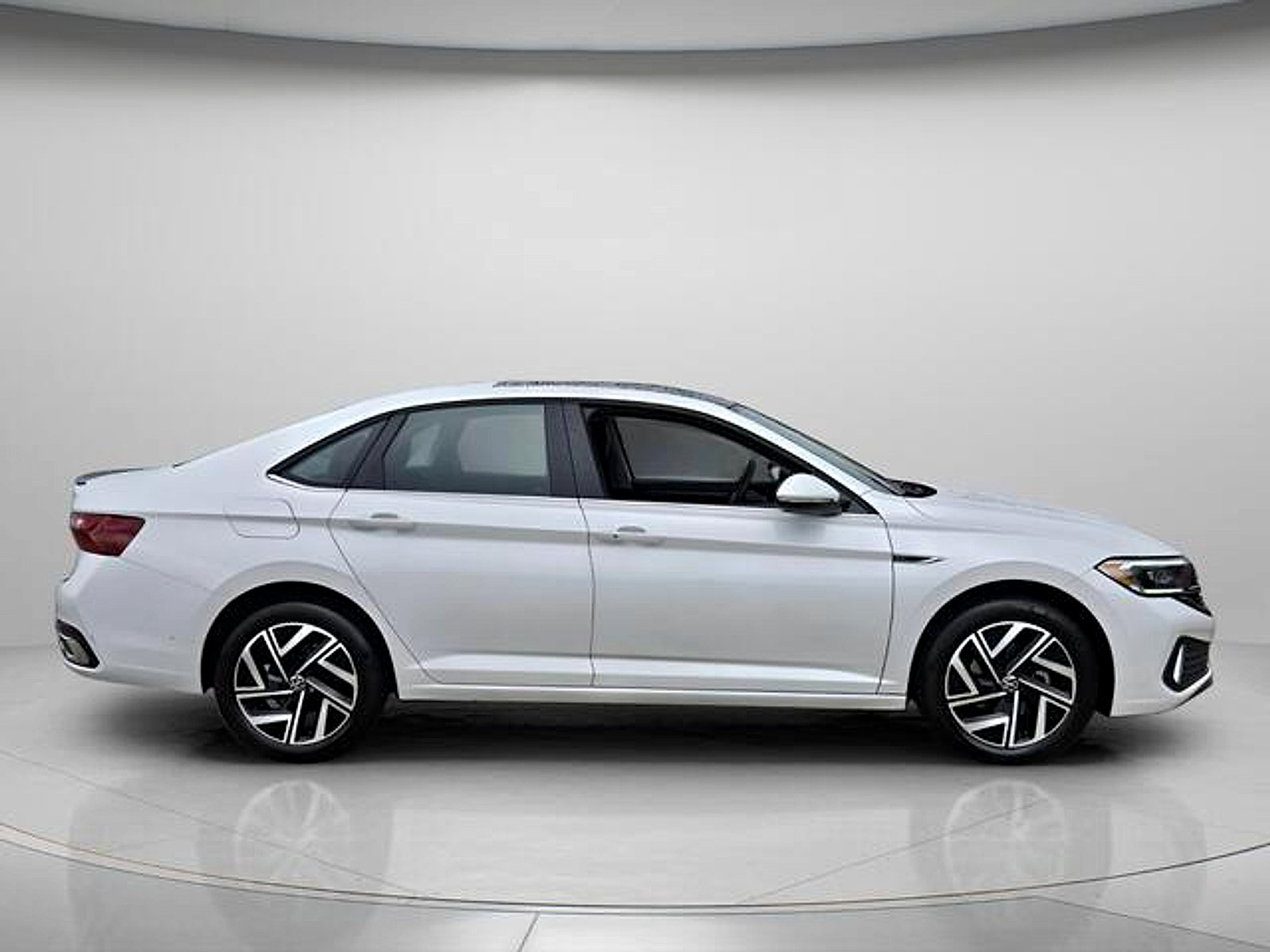 Used 2023 Volkswagen Jetta SEL FWD image 5