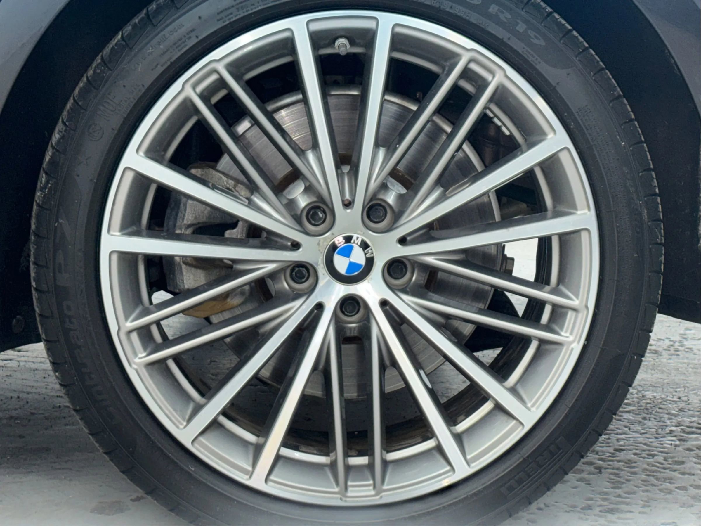 Used 2019 BMW 540i xDrive w/ Executive Package image 32