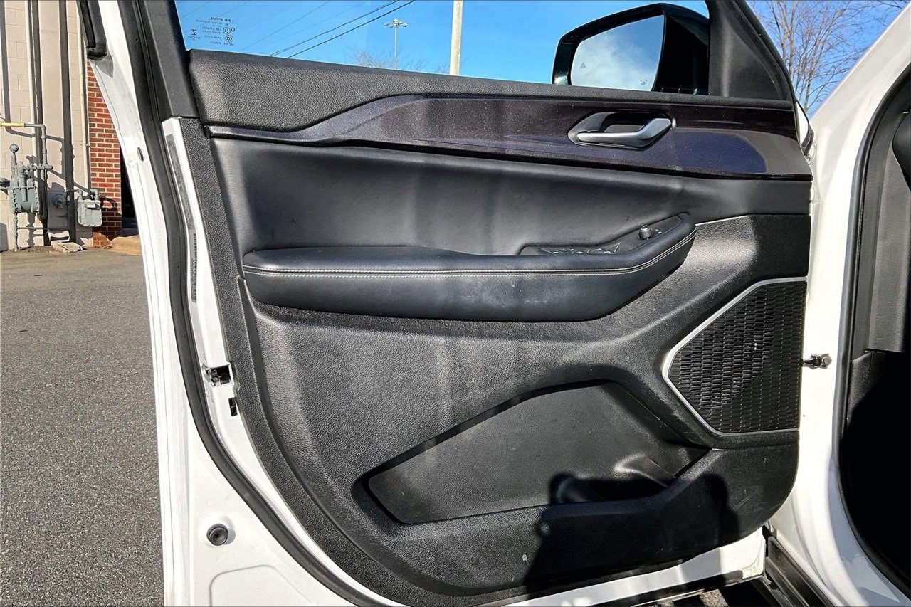 Certified 2022 Jeep Grand Cherokee L Laredo image 26