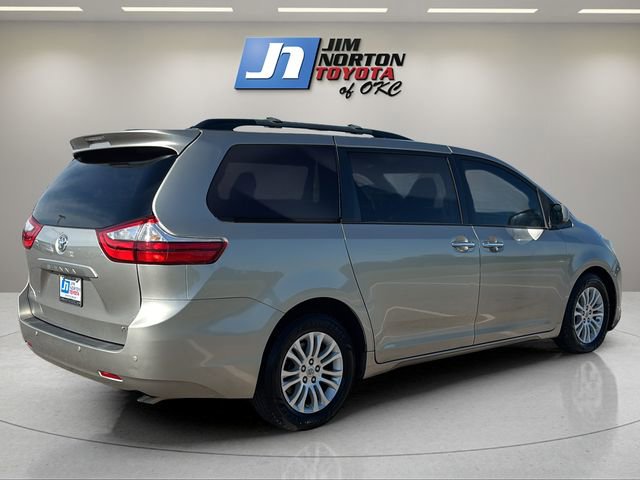 Used 2015 Toyota Sienna XLE w/ XLE Navigation Package image 5