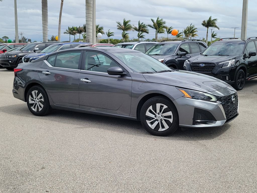 Used 2025 Nissan Altima 2.5 S image 2