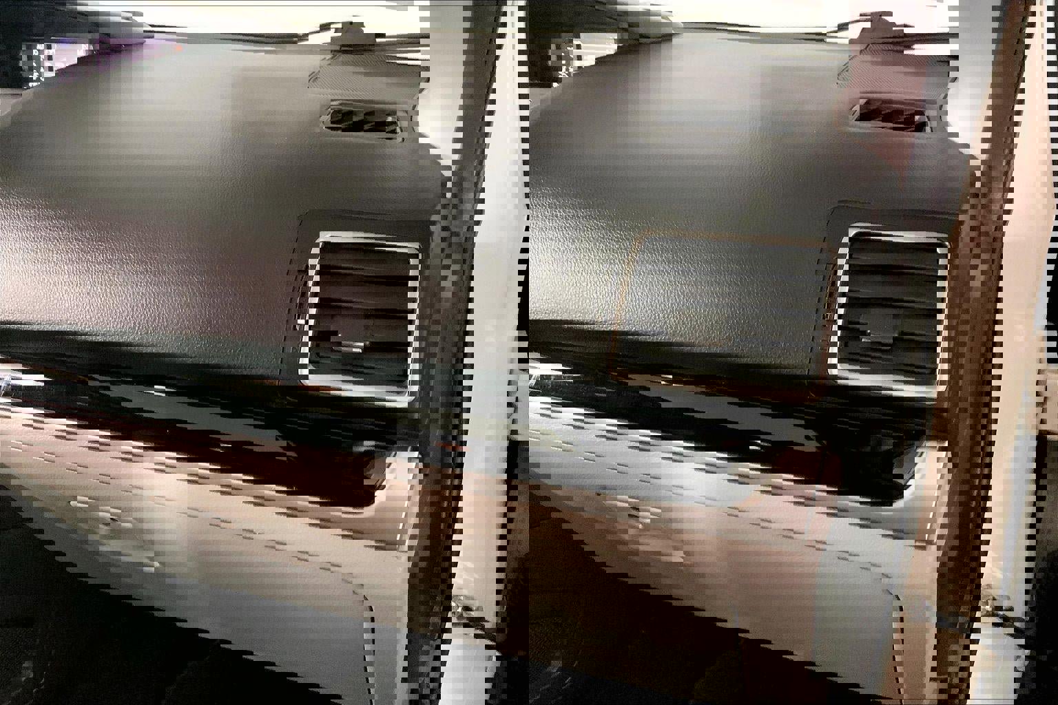 Used 2017 Subaru Forester 2.5i Limited image 16