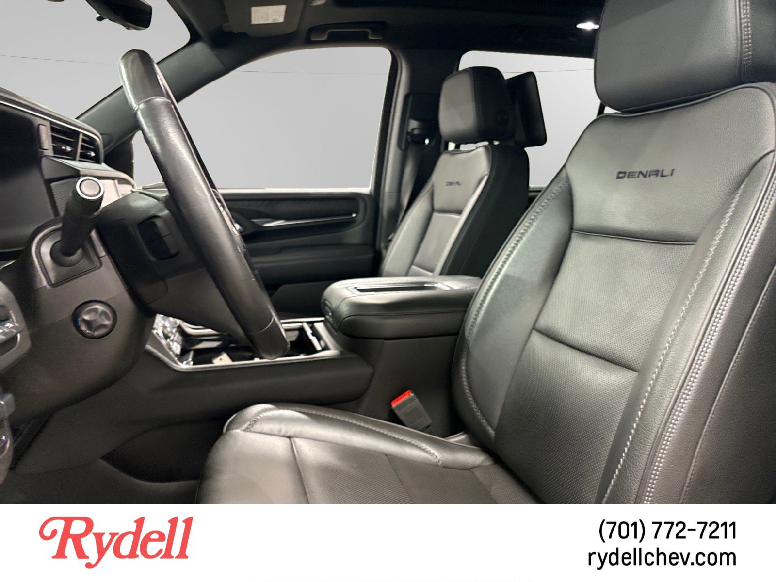 Used 2021 GMC Yukon Denali w/ Denali Premium Package image 10