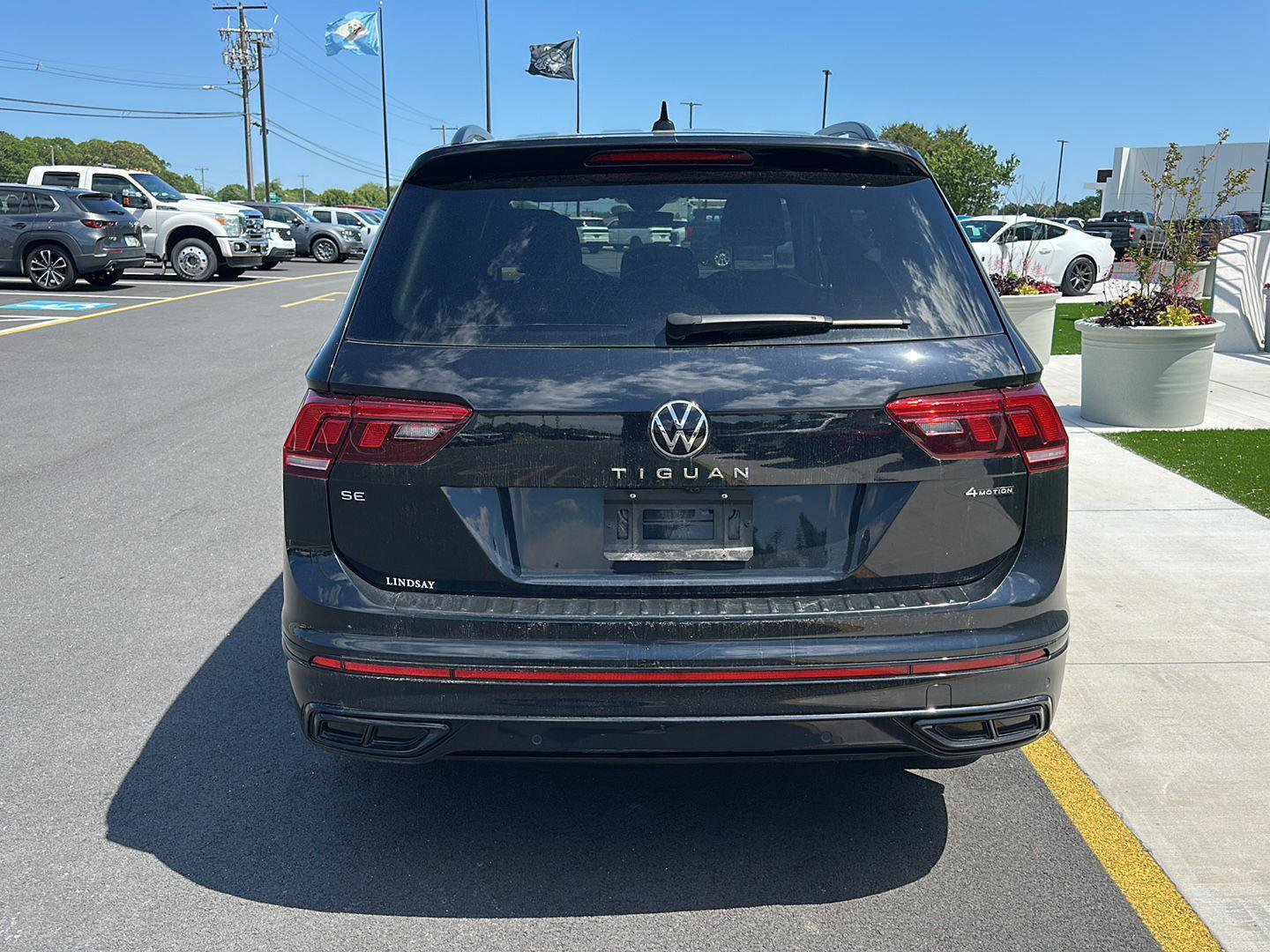 Used 2024 Volkswagen Tiguan SE R-Line AWD/4WD image 6