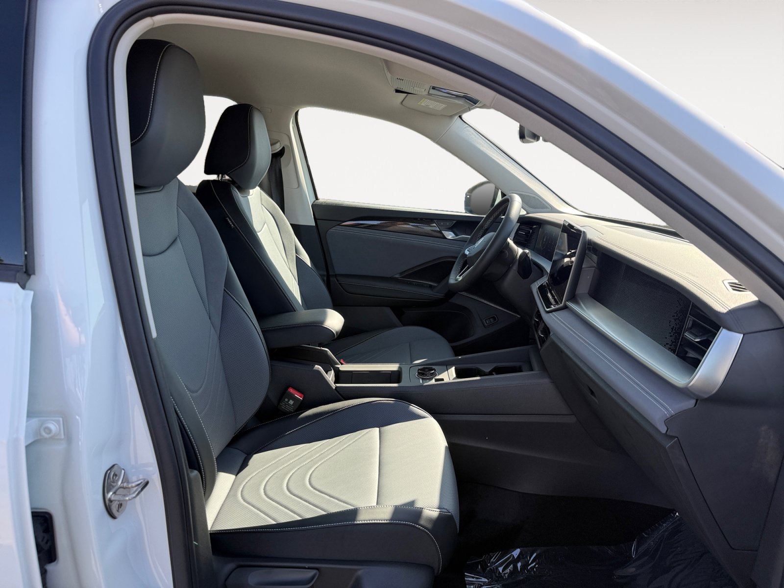New 2026 Volkswagen Tiguan SE FWD image 19