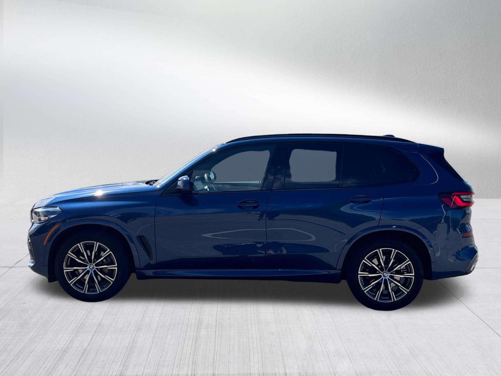 Used 2022 BMW X5 xDrive40i w/ M Sport Package AWD/4WD image 4