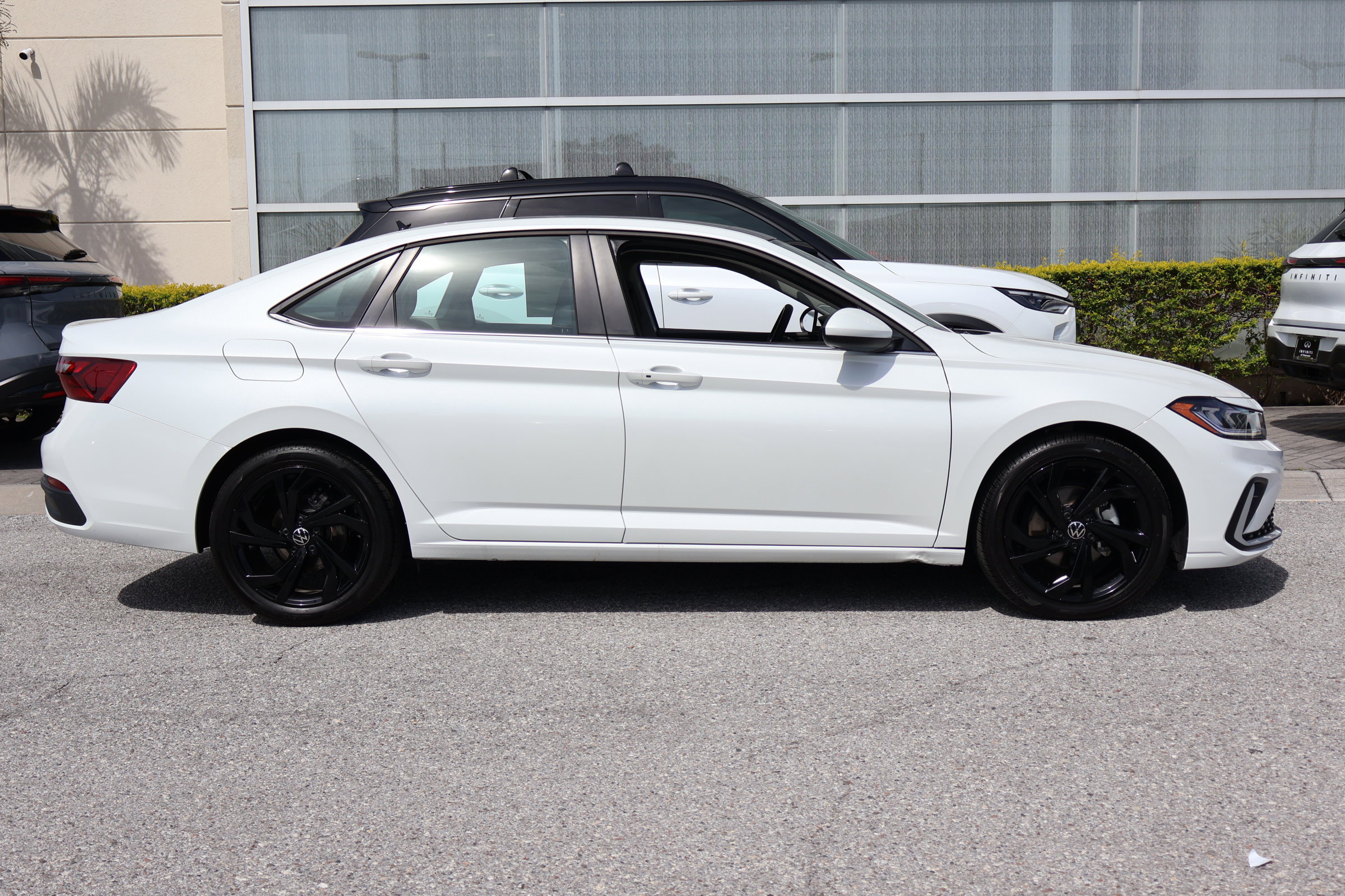 Used 2025 Volkswagen Jetta SE w/ Sunroof Package image 10