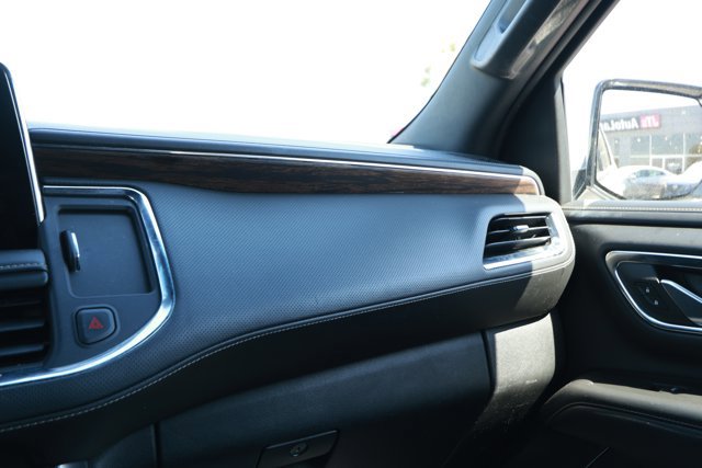 Used 2023 Chevrolet Suburban Premier image 27
