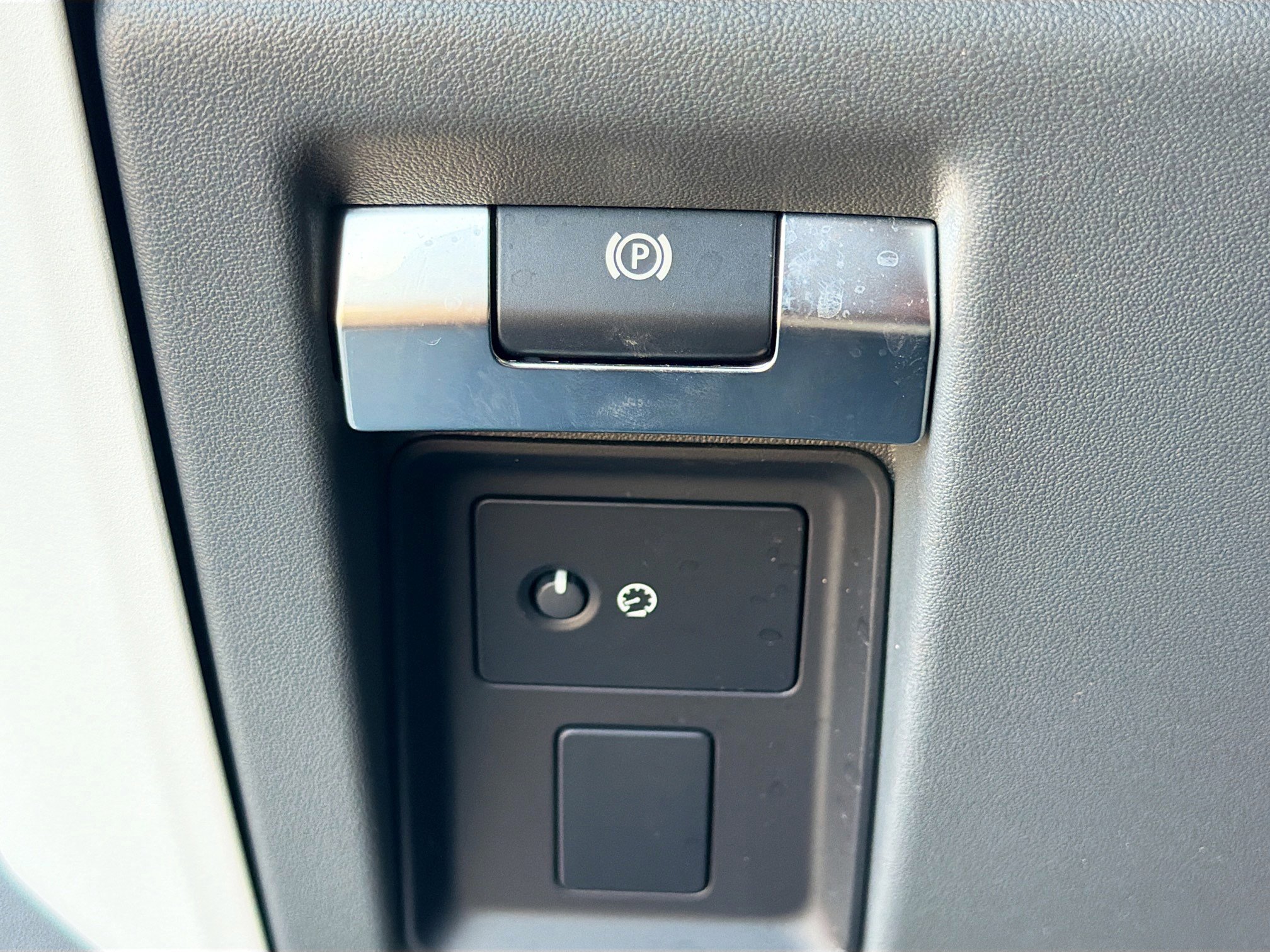 Used 2022 Land Rover Defender 110 SE image 35