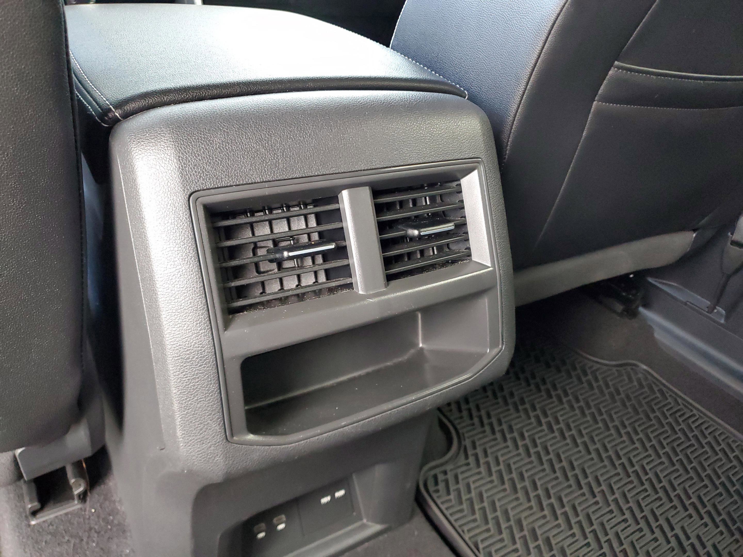 Used 2021 Volkswagen Atlas Cross Sport SE w/ Panoramic Sunroof Package image 18