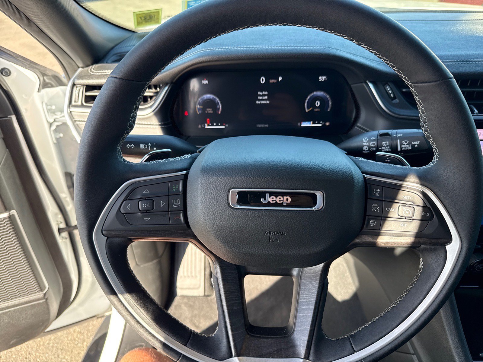 Used 2025 Jeep Grand Cherokee L Limited w/ Luxury Tech Group II AWD/4WD image 10