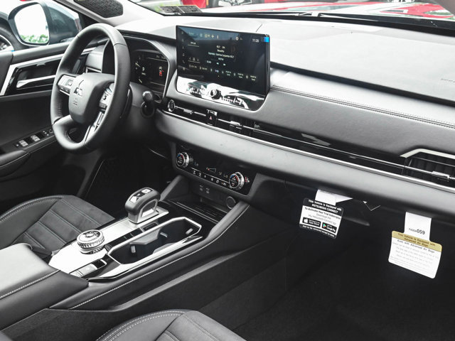 New 2025 Mitsubishi Outlander SE image 33