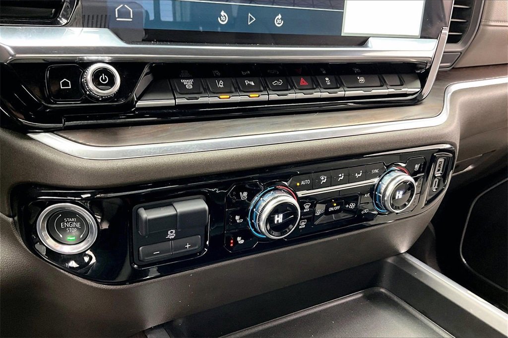 Used 2025 GMC Sierra 3500 SLT w/ SLT Premium Package image 32