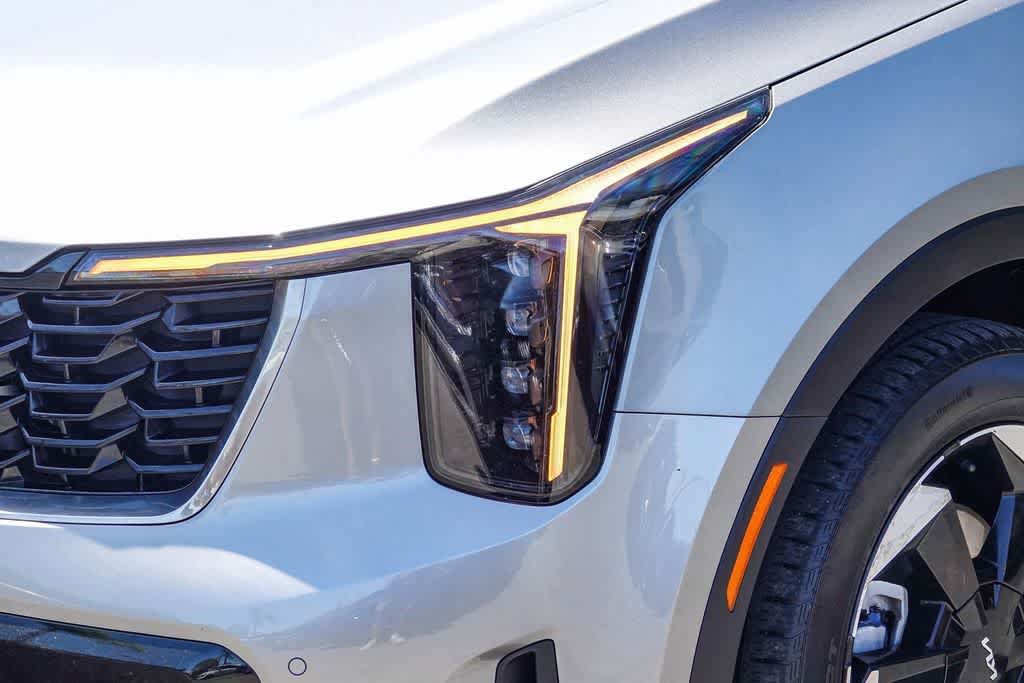 Certified 2025 Kia Sorento EX AWD/4WD image 8