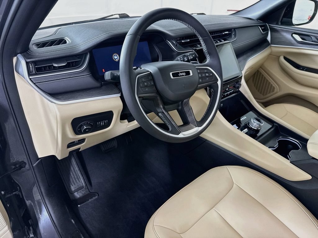 Used 2023 Jeep Grand Cherokee L Limited AWD/4WD image 18