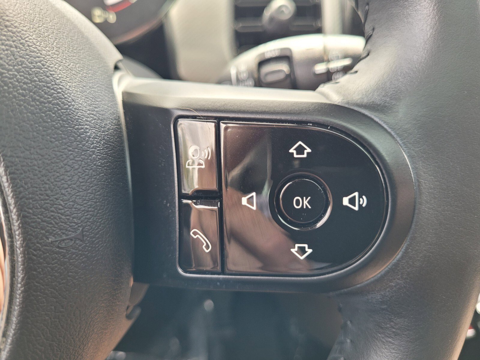 Used 2023 MINI Cooper 4-Door Hardtop image 28